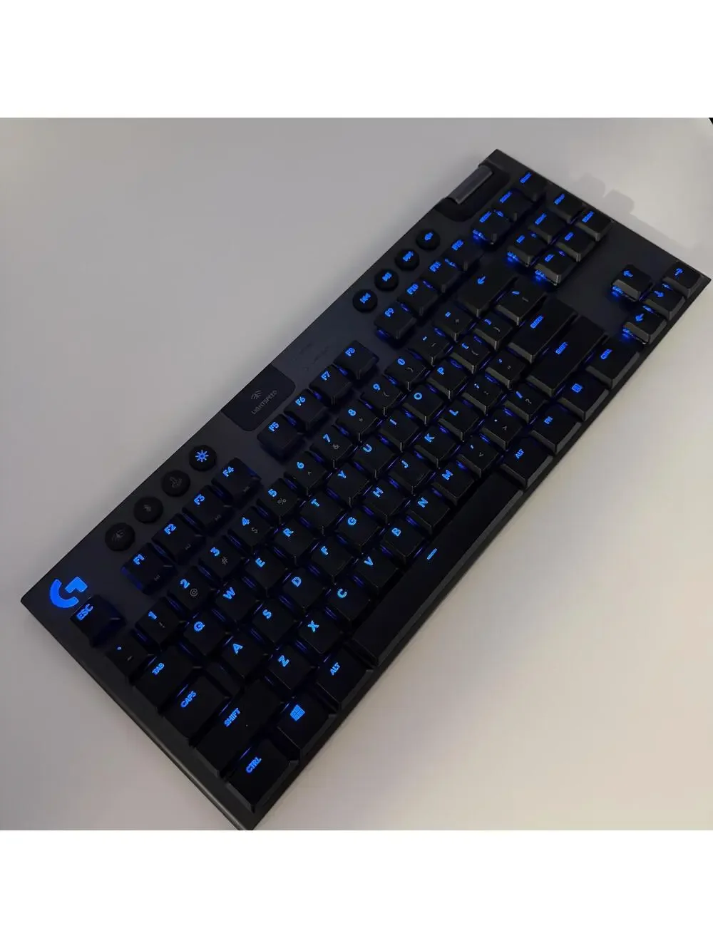 Logitech G915 TKL Tenkeyless Lightspeed Wireless Mechanical Gaming Keyboard RGB